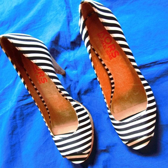 PAIR of MICHAEL KORS BLACK STRIPE FABRIC HIGH HEEL SHOE - Picture 10 of 10